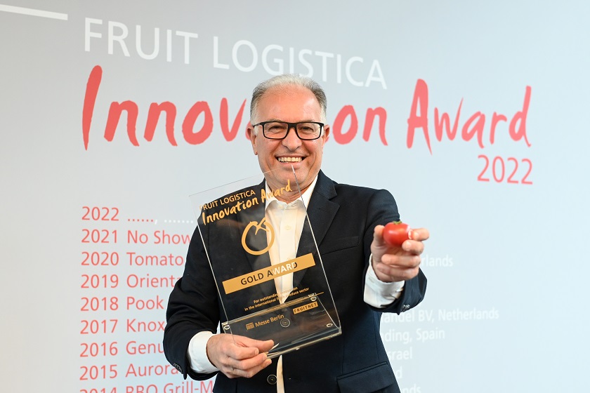  <p>Pedro Ruiz, president of Granada La Palma, accepted the 2022 Fruit Logistica Innovation Award for Amela tomato by Granada La Palma from Spain.</p>
