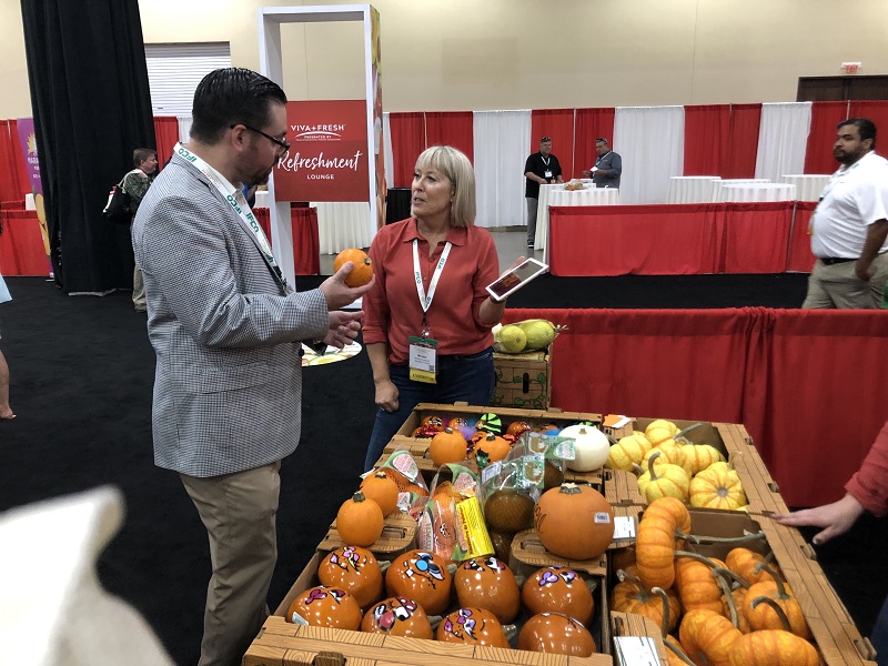  <p>Michele Youngquist, president of Bay Baby Produce, Inc. visits with a buyer on the Viva Fresh Expo floor on Apri 23.<br />
&nbsp;</p>
