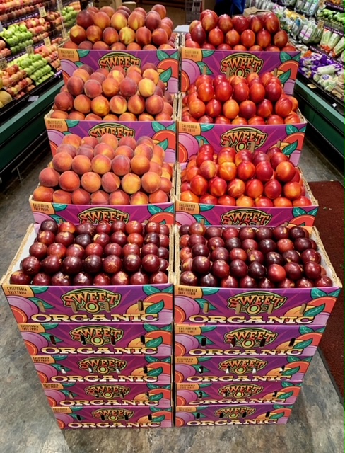   Way to promote stone fruit season with this plum, peach and nectarine display.
