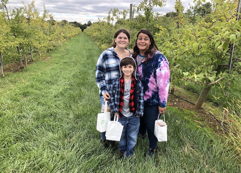  Tracy Simmonds (back right) of Affinity Sales based in Depew, N.Y., brought her niece and nephew, Grace and Luke Simmonds, to the event.