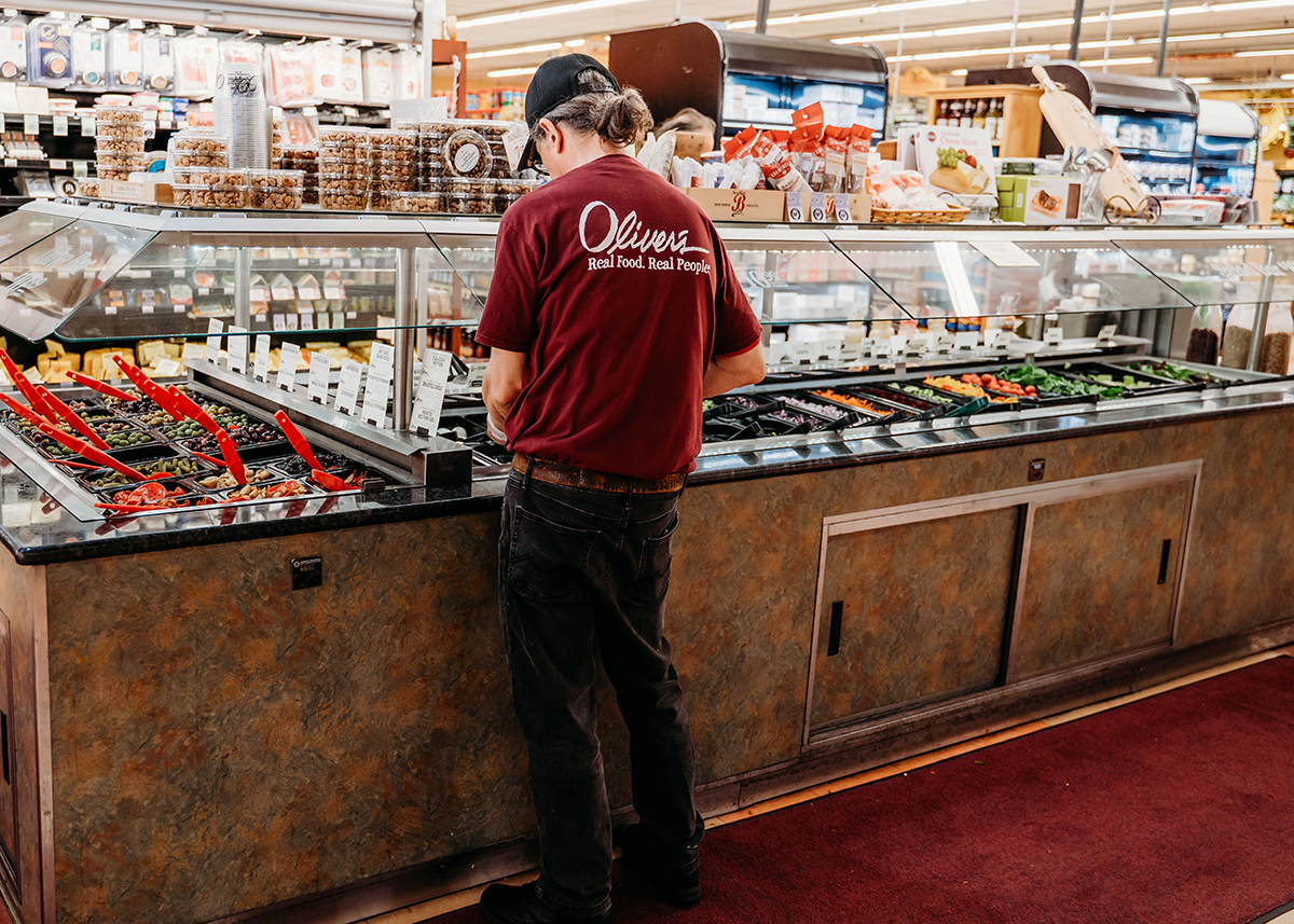 Consumers still flock to retail foodservice offerings | The Packer