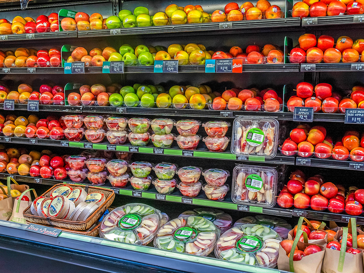Photo of produce display at Harmon’s