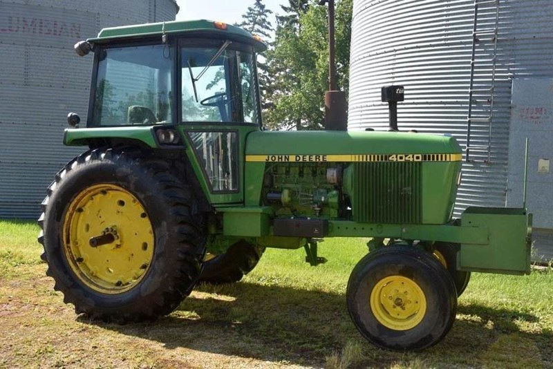 John Deere 4040 And 4440 Tractors Sold High On Mn Auctions Today Agweb 5549