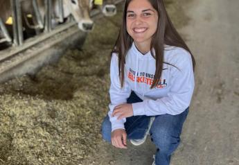 Illinois Farmer’s Daughter Kicks Off Undeniably Dairy Cheese Pull Contest