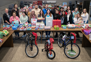 Stemilt helps local children in foster care at holidays