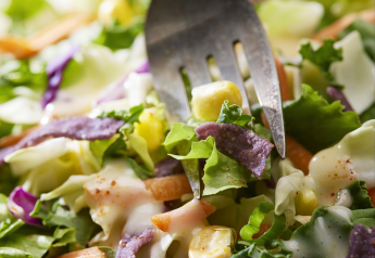 What data shows about salad trends in retail and foodservice