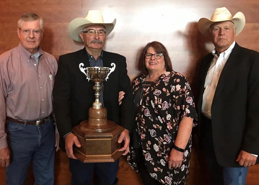 Drovers editorial director Greg Henderson (left) and BIF President Joe Mushrush (right) of Strong City presented the award to Kent and his wife, Jean. The award was sponsored by Drovers.  