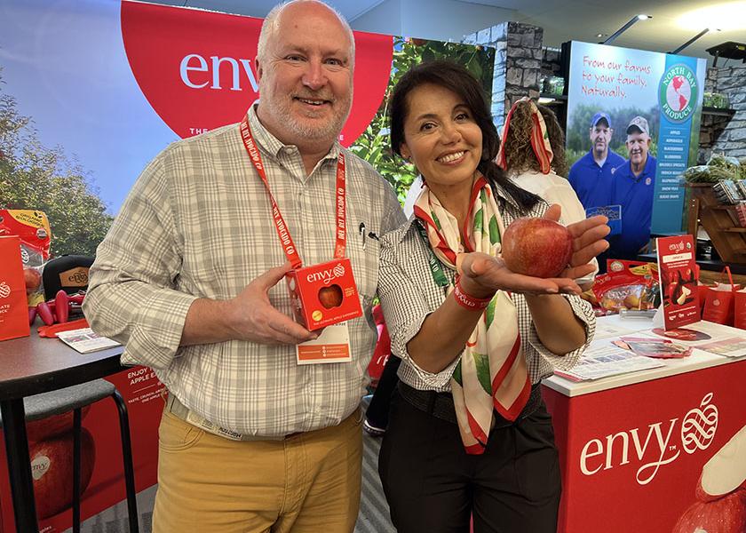 Brian Penfield of Sendik’s Food Market stopped by the Envy booth to chat about apple opportunities with Envy’s Cecilia Flores Paez.