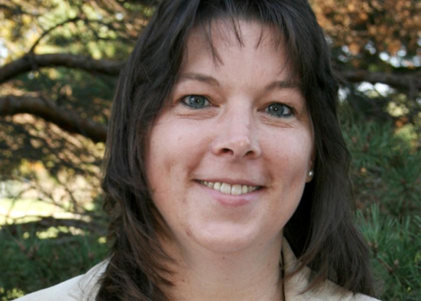 Glenda Dvorak, DVM, MS, MPH, DACVPM, Assistant Director for the Center for Food Security and Public Health (CFSPH), teaches the online course.